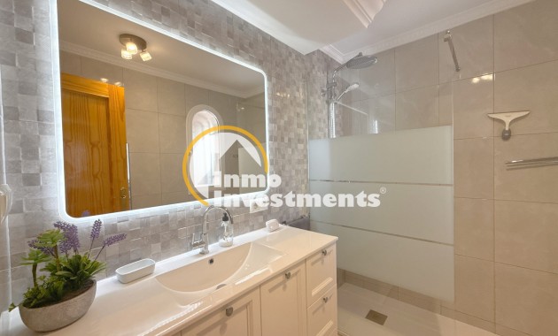 Resale - Villa - Cabo Roig - La Regia