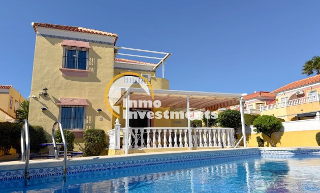 Resale - Villa - Cabo Roig - La Regia