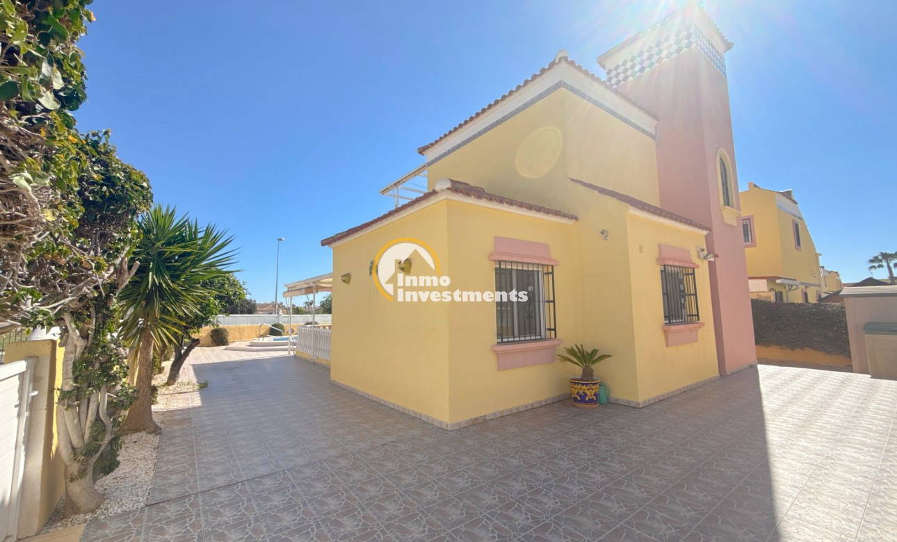 Resale - Villa - Cabo Roig - La Regia