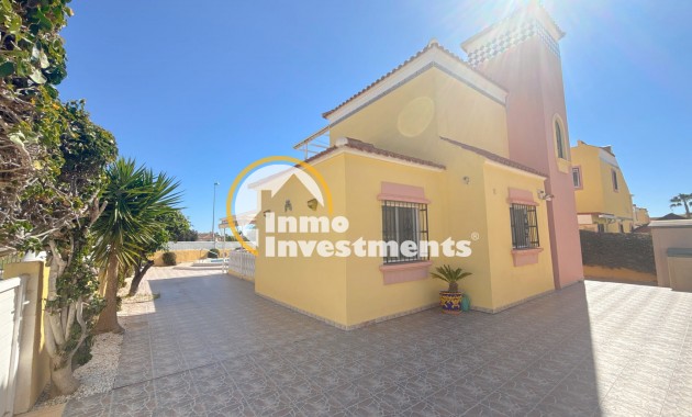 Resale - Villa - Cabo Roig - La Regia