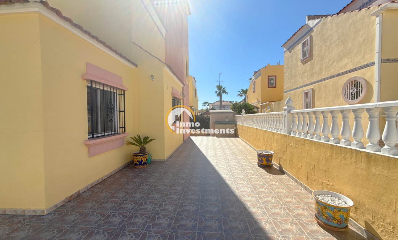 Resale - Villa - Cabo Roig - La Regia