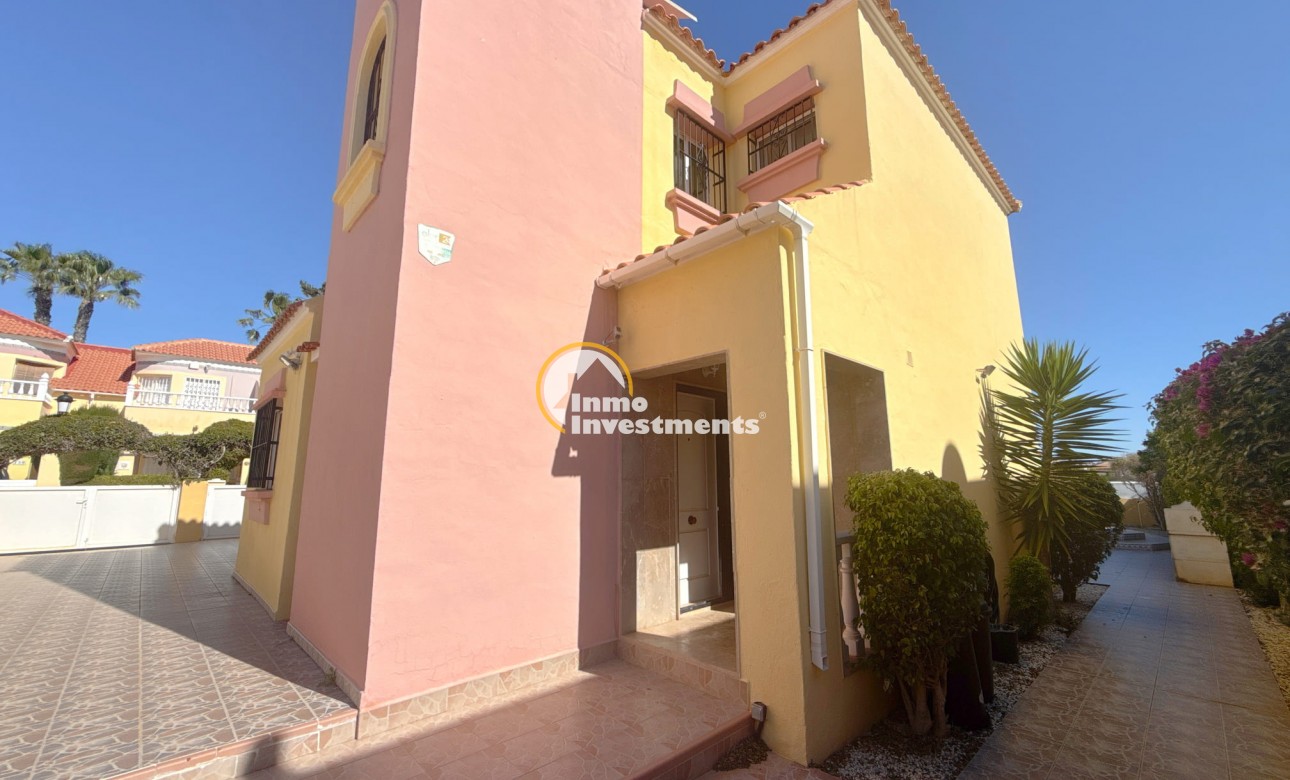 Resale - Villa - Cabo Roig - La Regia