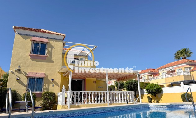 Resale - Villa - Cabo Roig - La Regia