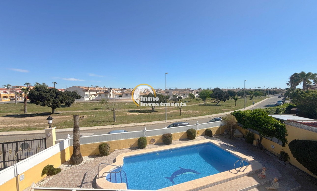 Resale - Villa - Cabo Roig - La Regia