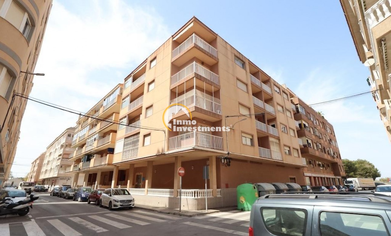 Resale - Apartment - Torrevieja - Acequion