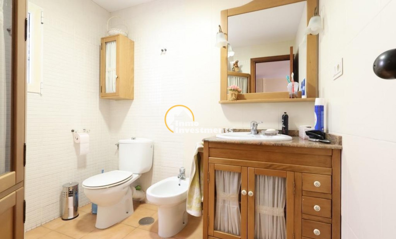 Resale - Apartment - Torrevieja - Acequion