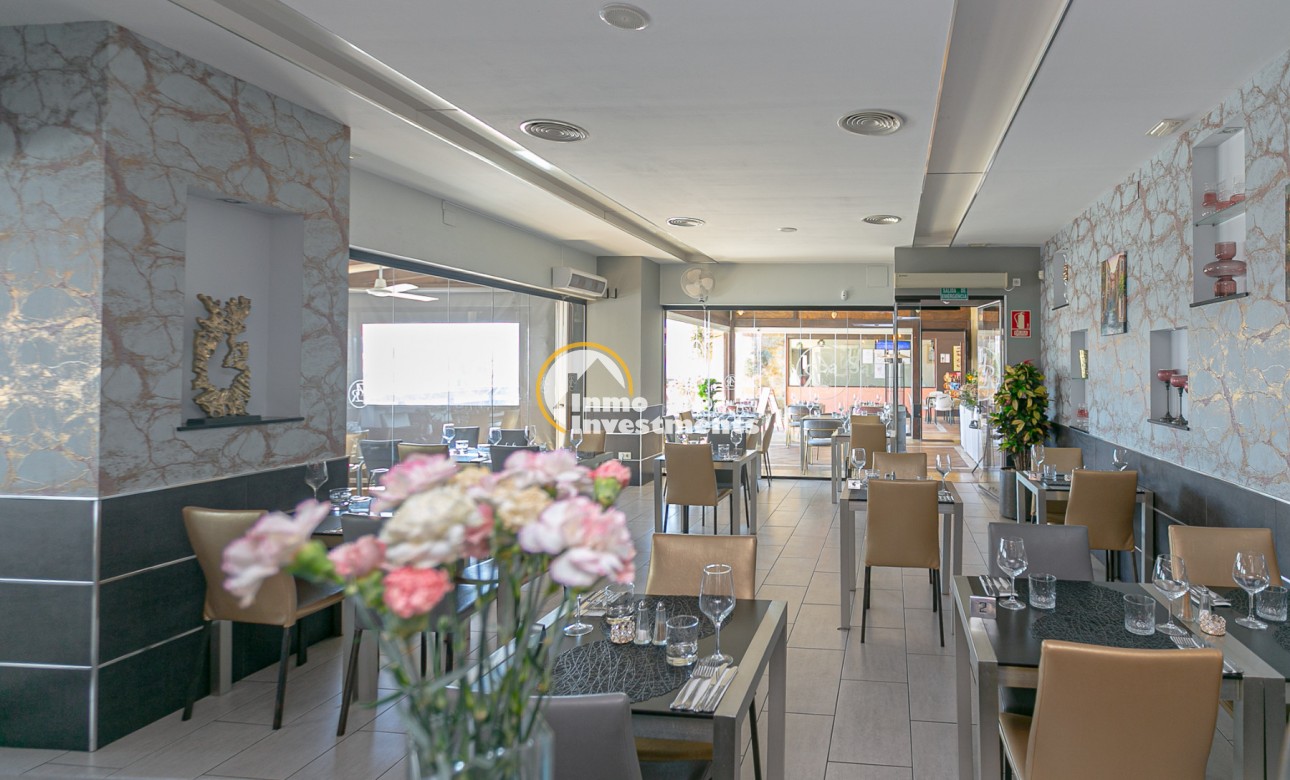 Resale - Commercial - Villamartin - Villacosta