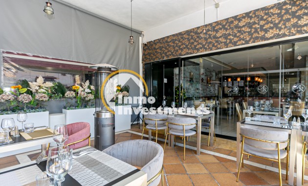 Resale - Commercial - Villamartin - Villacosta