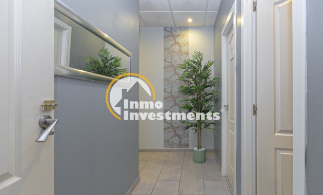 Resale - Commercial - Villamartin - Villacosta