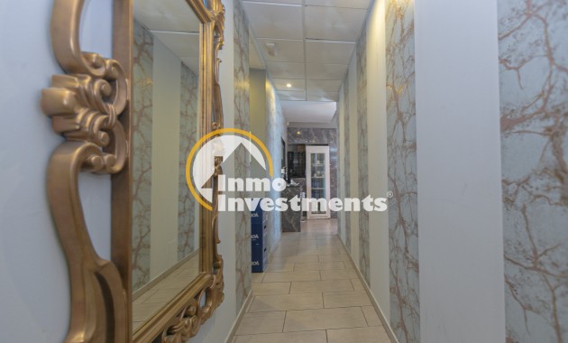 Resale - Commercial - Villamartin - Villacosta