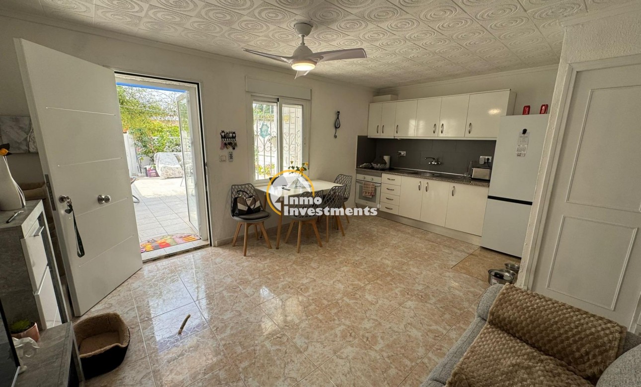 Resale - Bungalow - Torrevieja - La Siesta - El Salado - Torreta