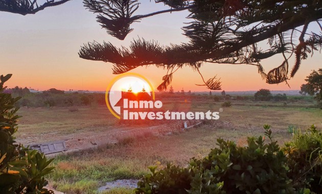 Resale - Finca - Los Montesinos