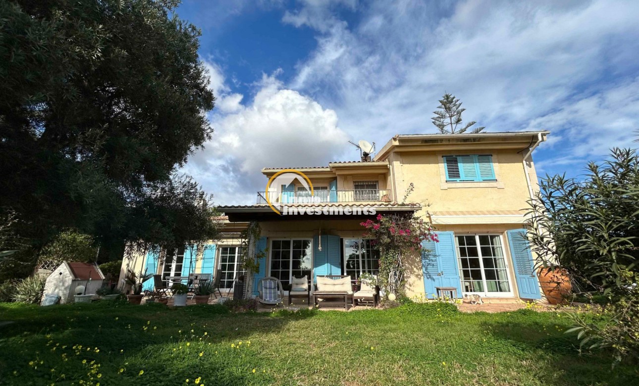 Resale - Finca - Los Montesinos