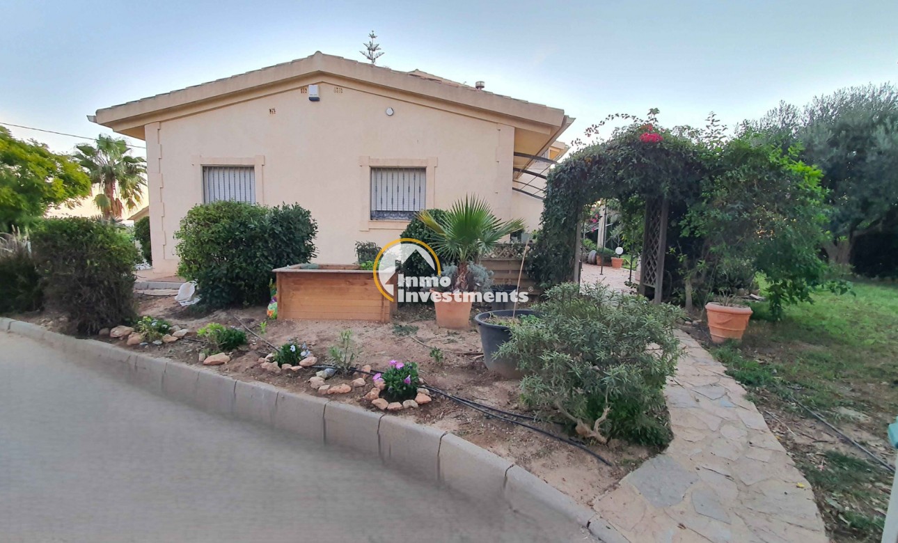 Resale - Finca - Los Montesinos