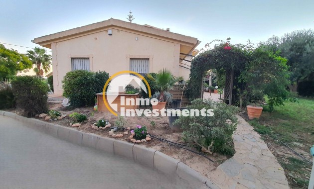 Resale - Finca - Los Montesinos
