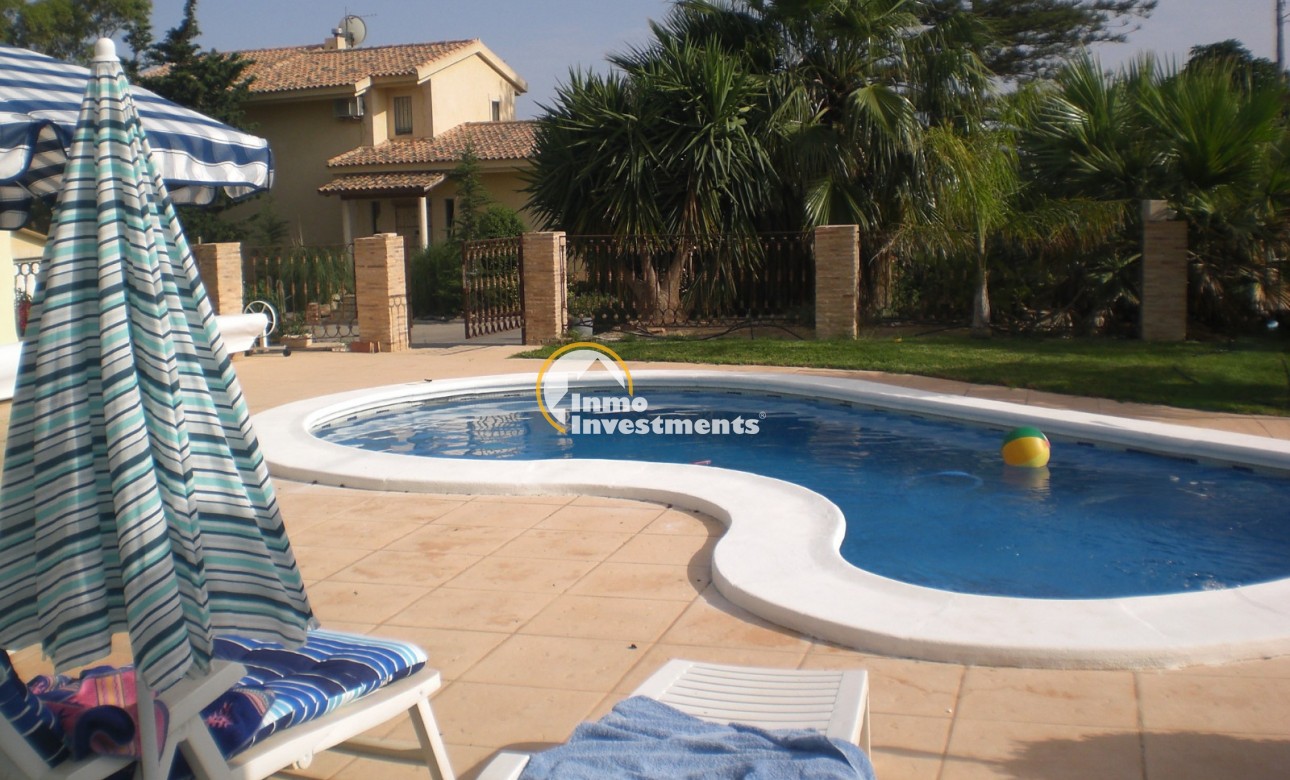 Resale - Finca - Los Montesinos