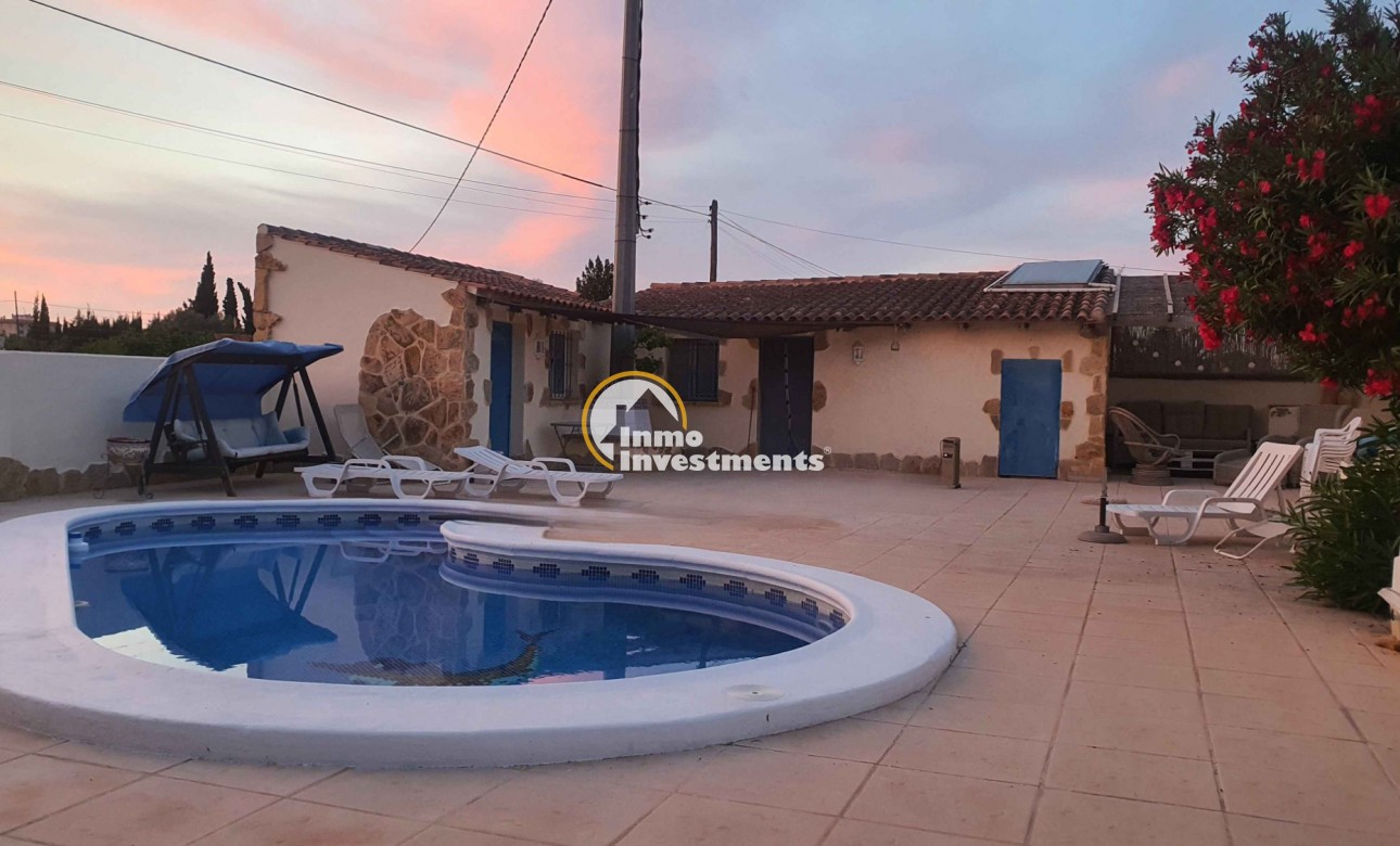 Resale - Finca - Los Montesinos