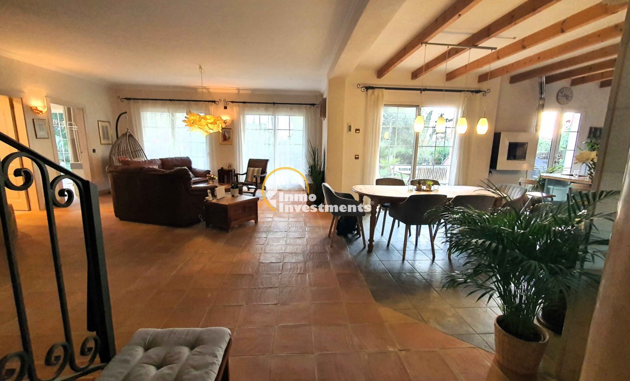Resale - Finca - Los Montesinos