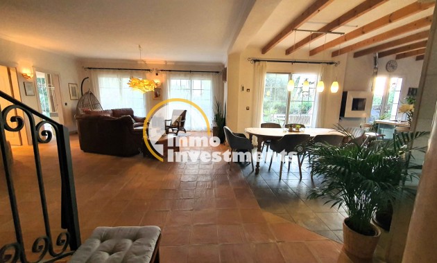 Resale - Finca - Los Montesinos