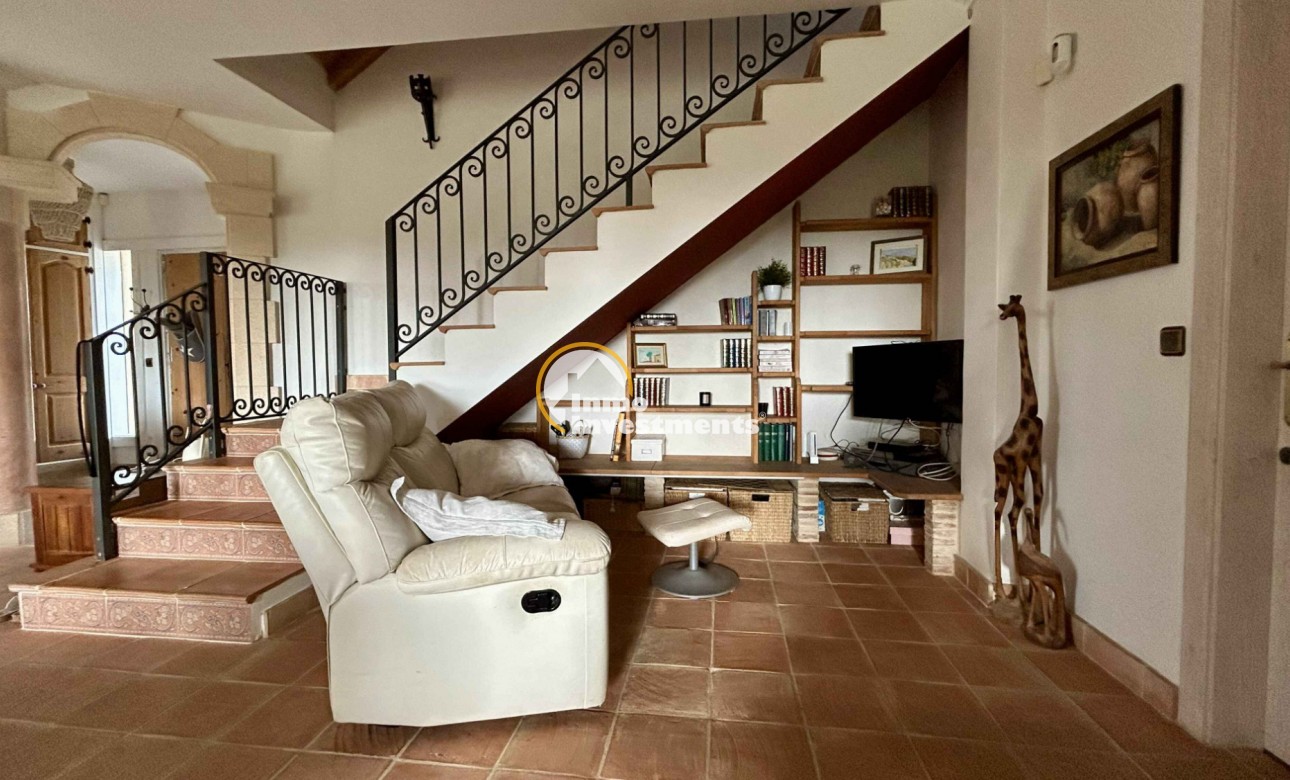 Resale - Finca - Los Montesinos