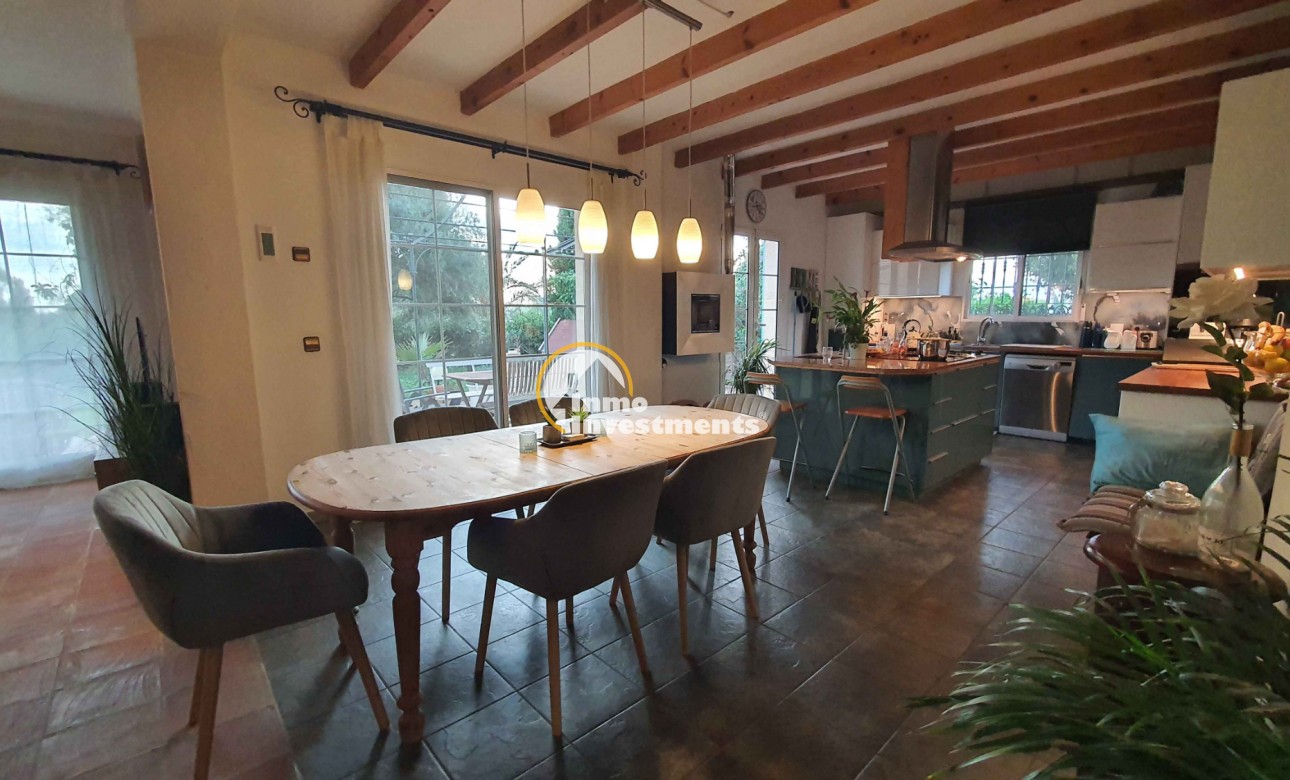 Resale - Finca - Los Montesinos