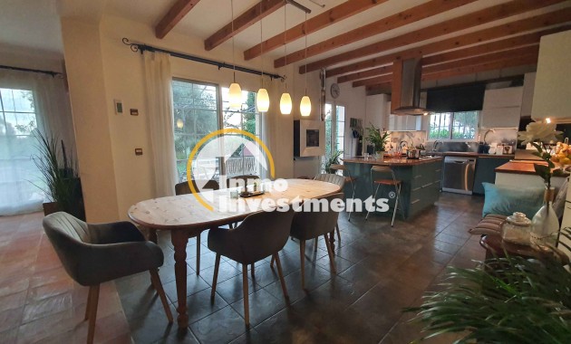 Resale - Finca - Los Montesinos