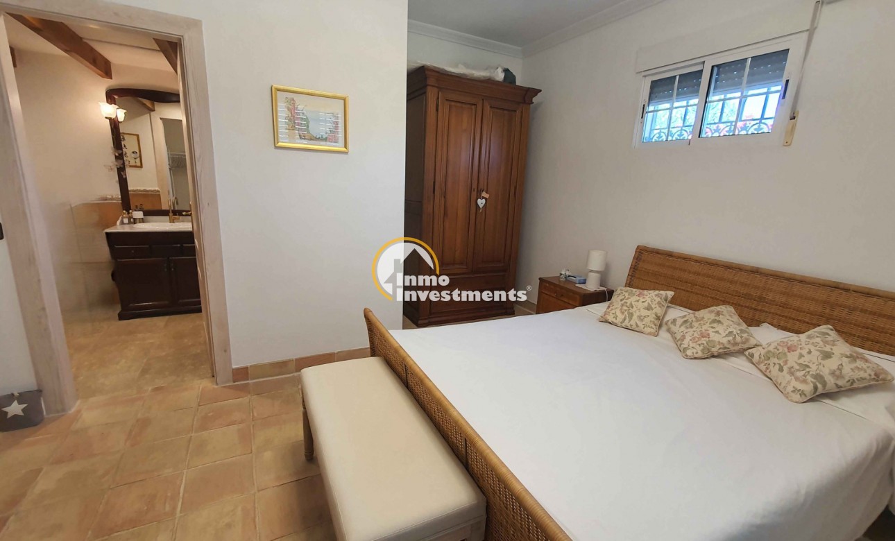 Resale - Finca - Los Montesinos
