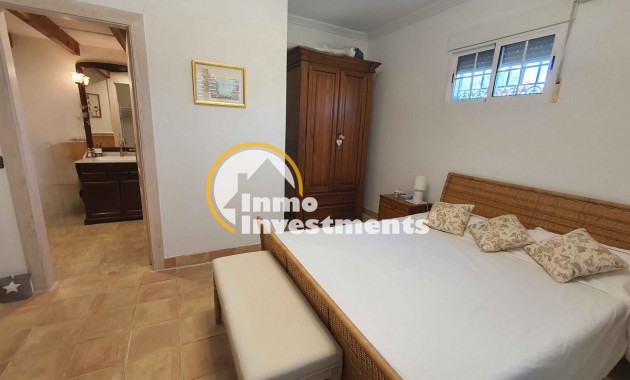 Resale - Finca - Los Montesinos