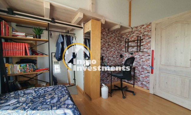 Resale - Finca - Los Montesinos
