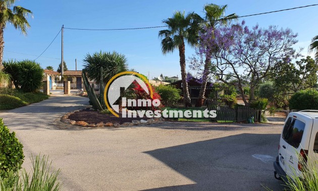 Resale - Finca - Los Montesinos