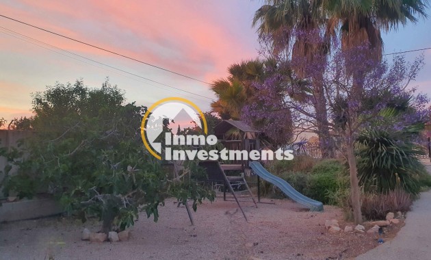 Resale - Finca - Los Montesinos