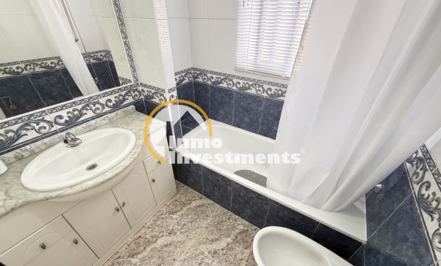 Resale - Town house - Villamartin - Bosque de las Lomas 