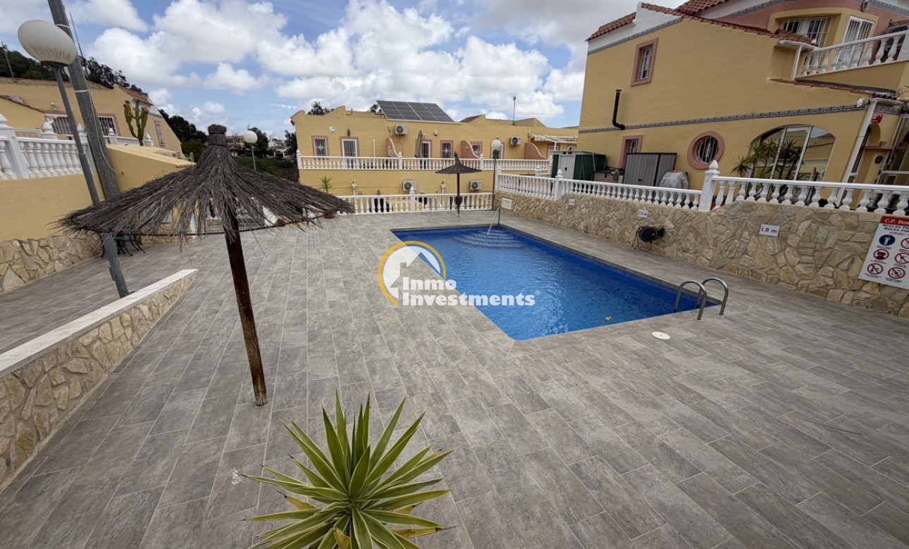 Resale - Town house - Villamartin - Bosque de las Lomas 
