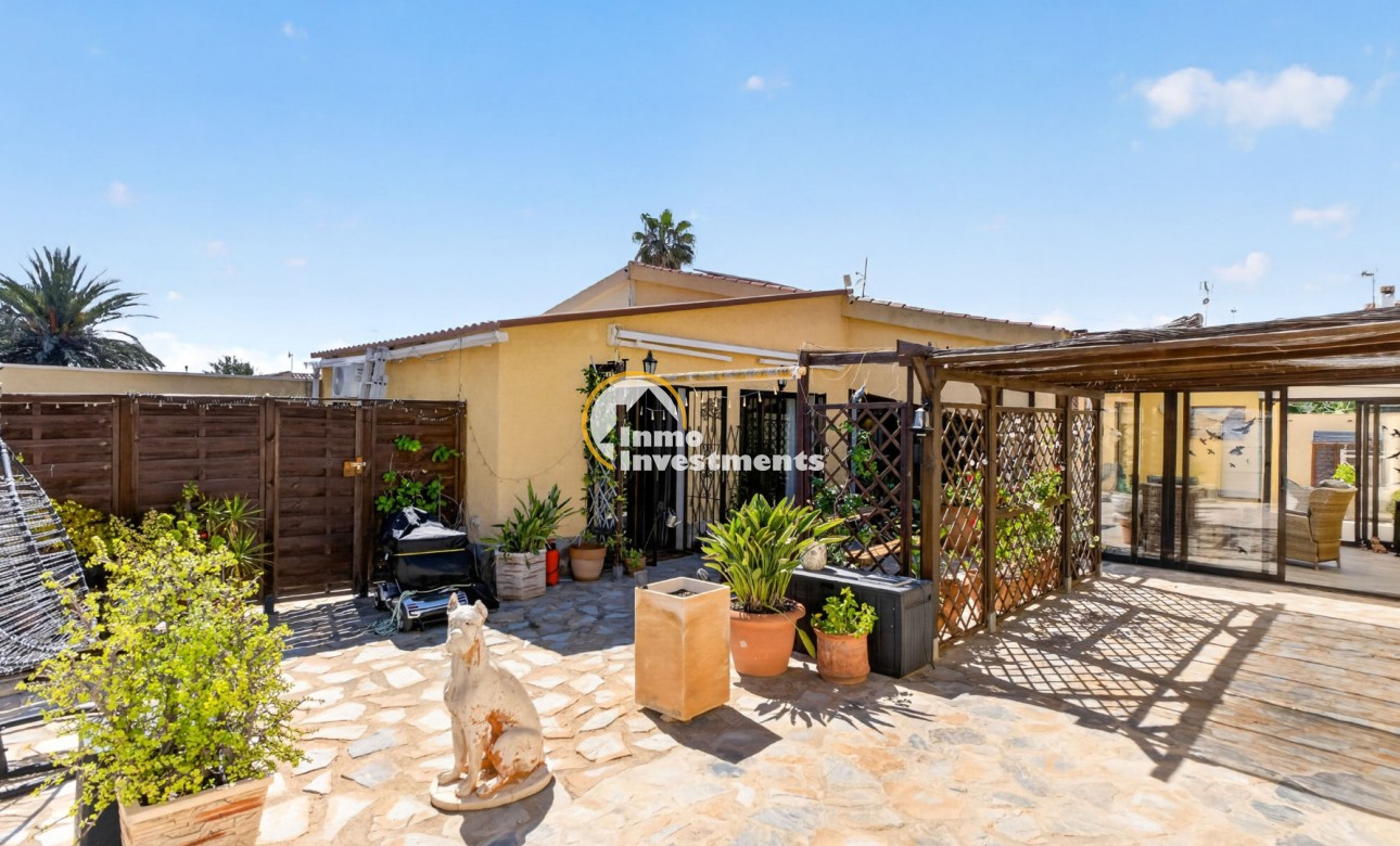 Resale - Villa - Detached - Torrevieja - Aguas Nuevas