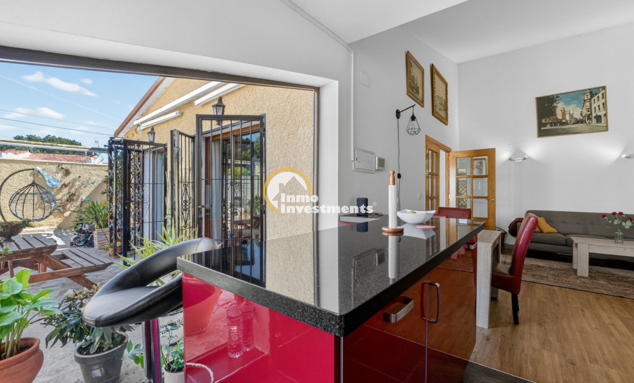 Resale - Villa - Detached - Torrevieja - Aguas Nuevas