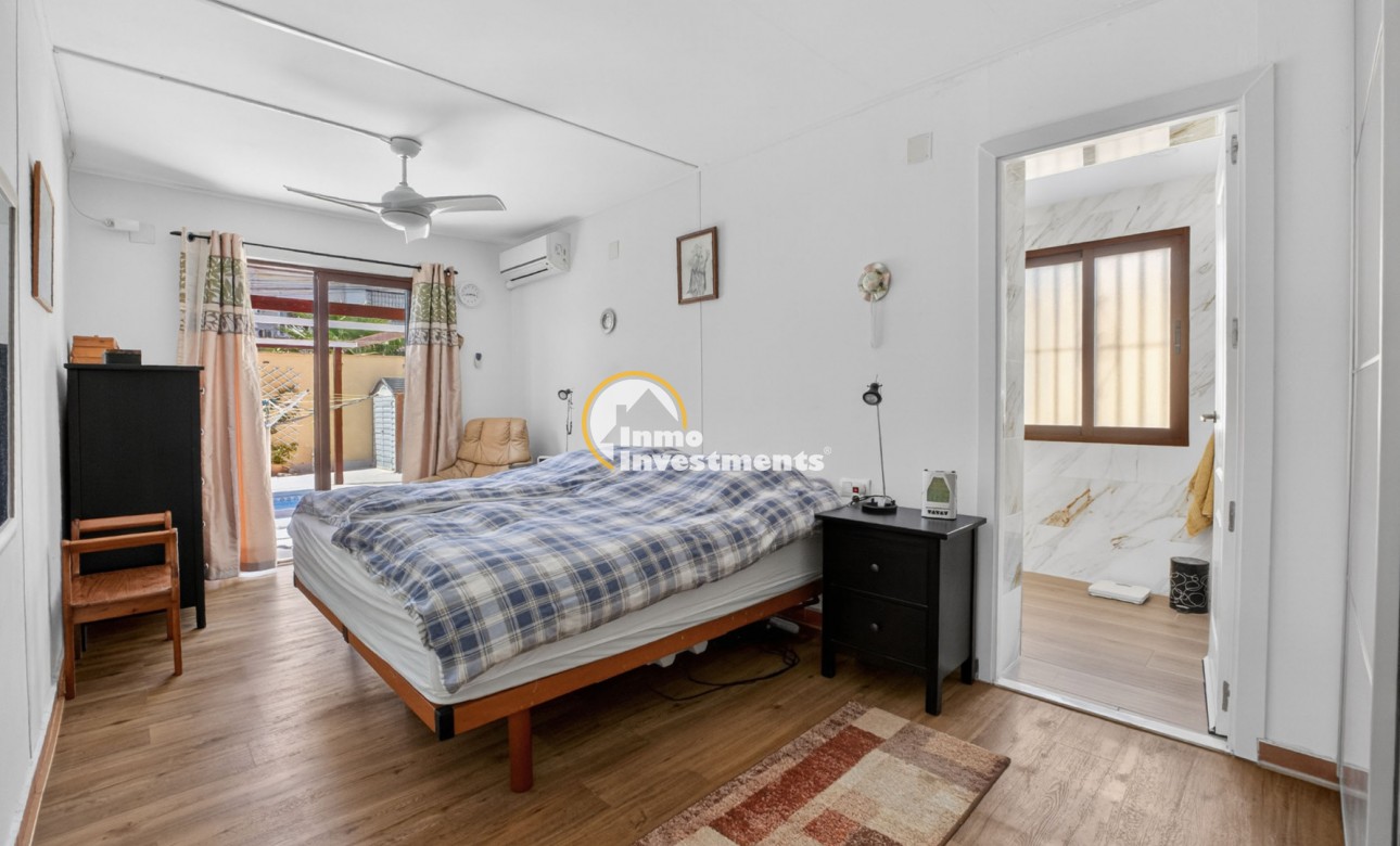 Resale - Villa - Detached - Torrevieja - Aguas Nuevas