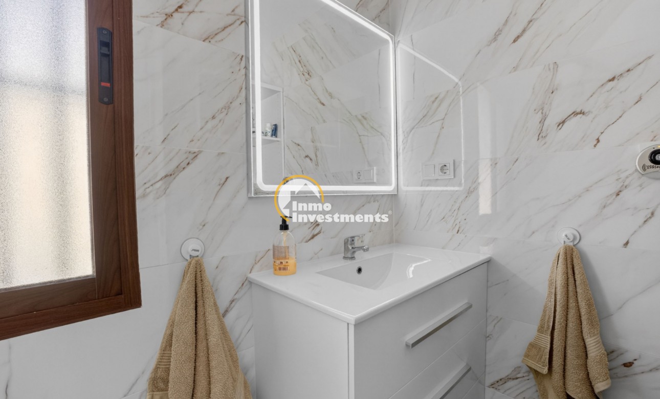 Resale - Villa - Detached - Torrevieja - Aguas Nuevas