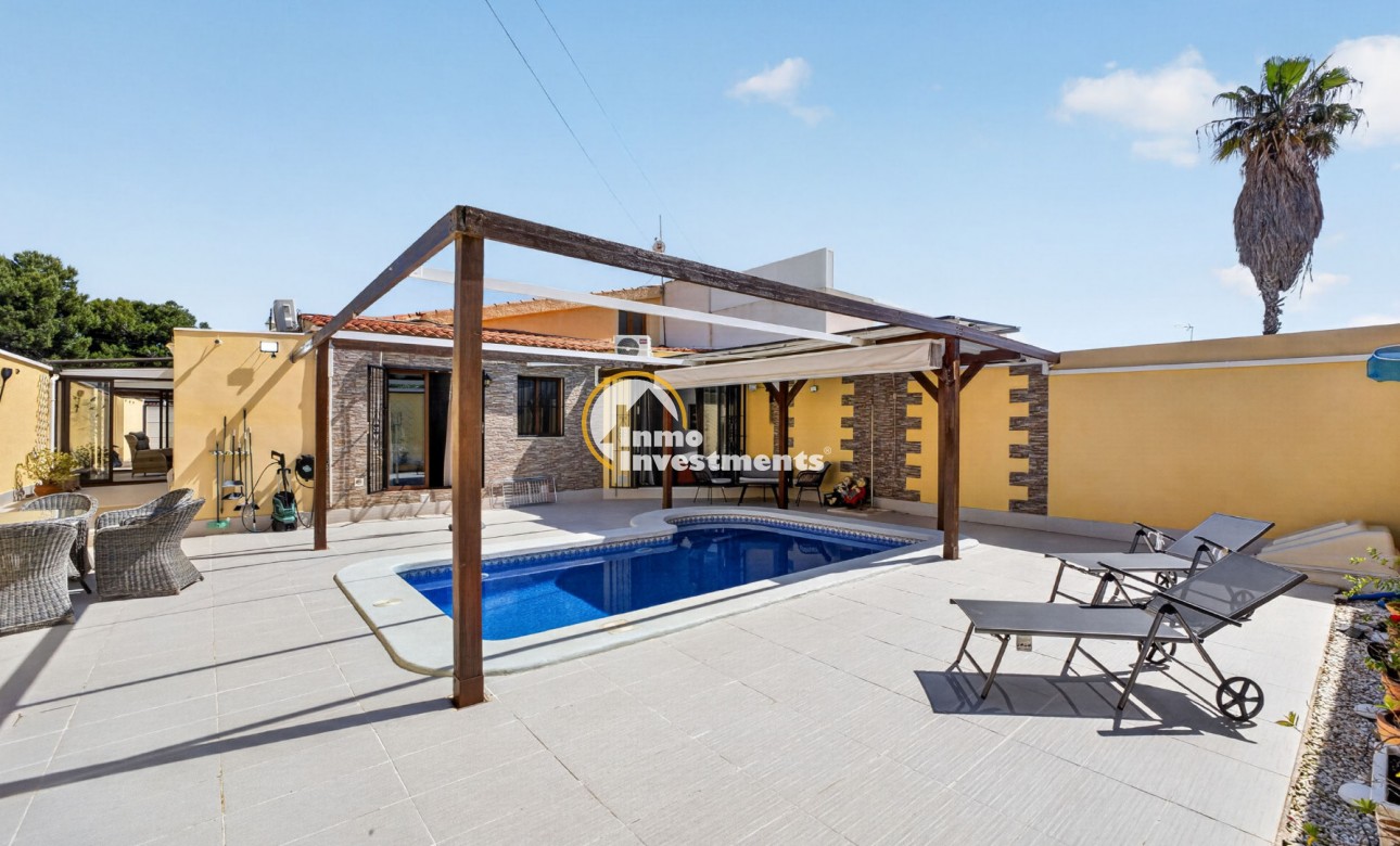 Resale - Villa - Detached - Torrevieja - Aguas Nuevas