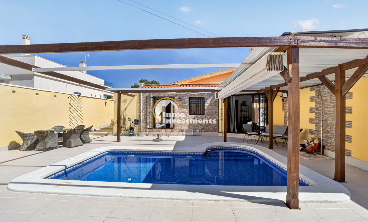 Resale - Villa - Detached - Torrevieja - Aguas Nuevas