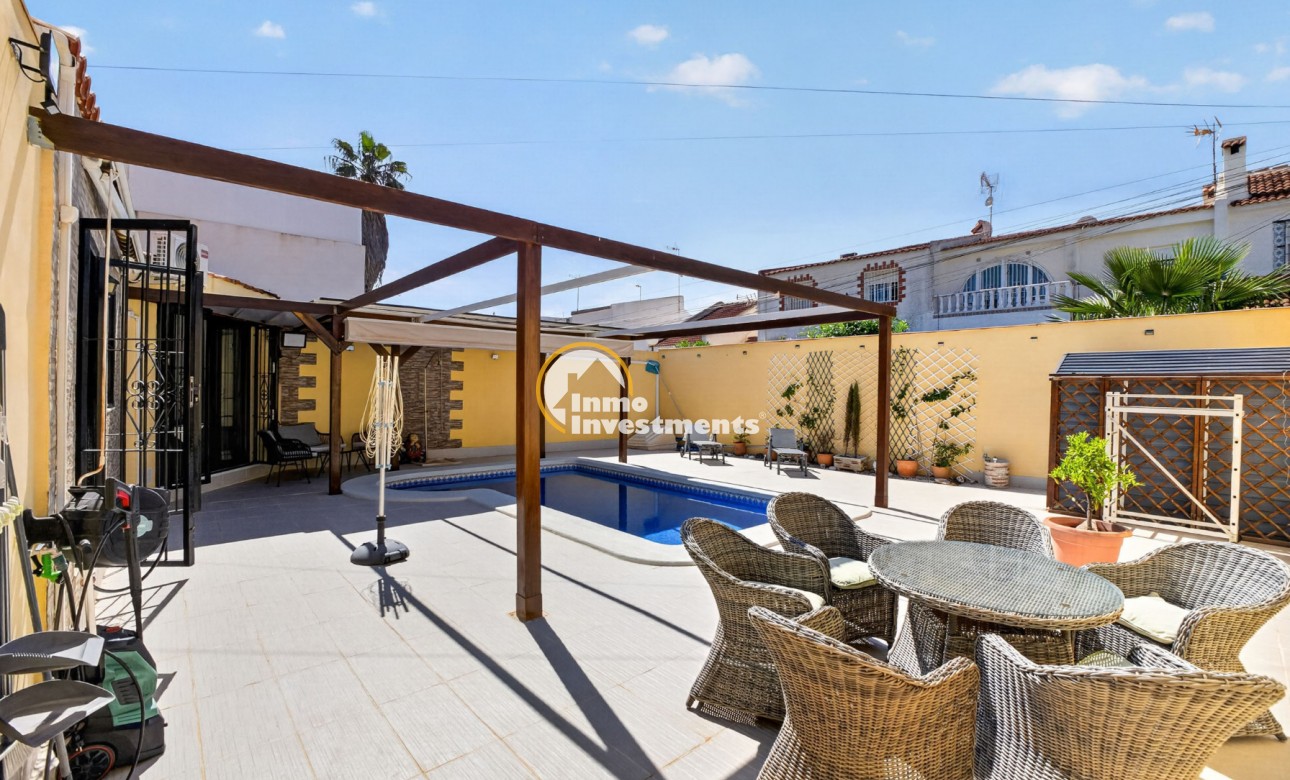 Resale - Villa - Detached - Torrevieja - Aguas Nuevas