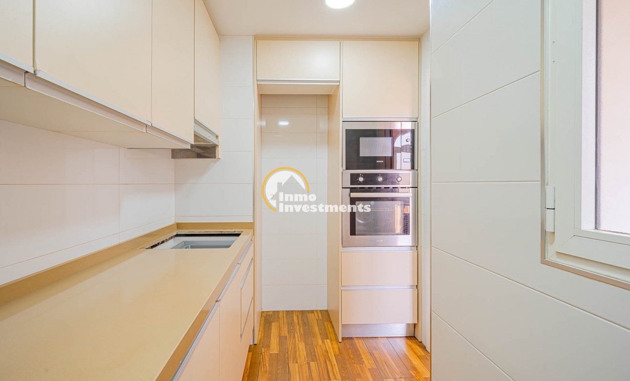 Resale - Apartment - Torrevieja - Torrevieja Centre
