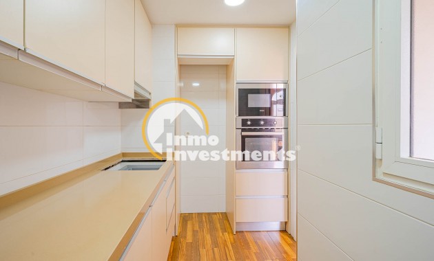 Resale - Apartment - Torrevieja - Torrevieja Centre