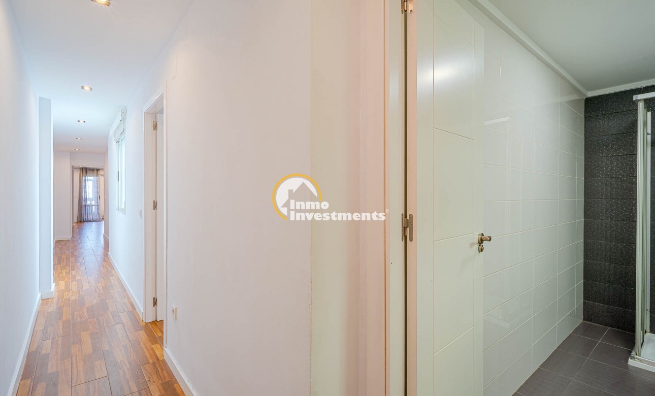 Resale - Apartment - Torrevieja - Torrevieja Centre
