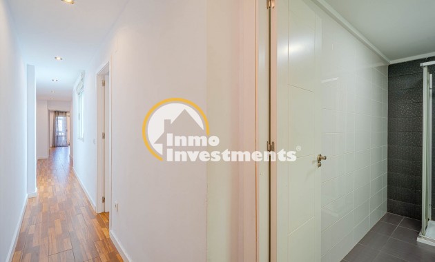 Resale - Apartment - Torrevieja - Torrevieja Centre