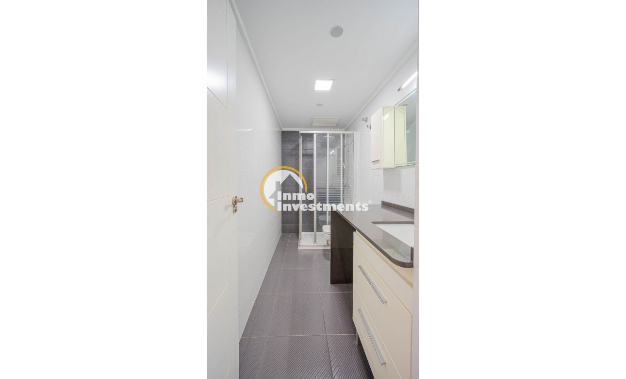 Resale - Apartment - Torrevieja - Torrevieja Centre