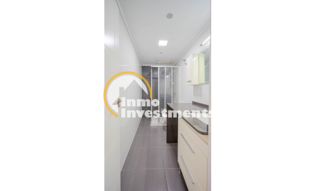 Resale - Apartment - Torrevieja - Torrevieja Centre