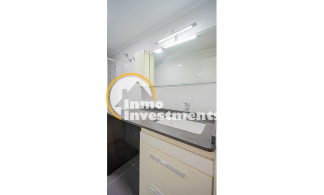 Resale - Apartment - Torrevieja - Torrevieja Centre
