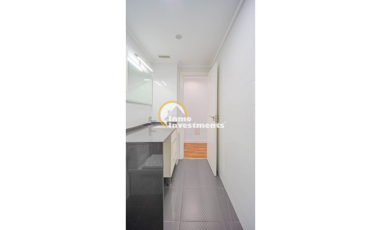 Resale - Apartment - Torrevieja - Torrevieja Centre