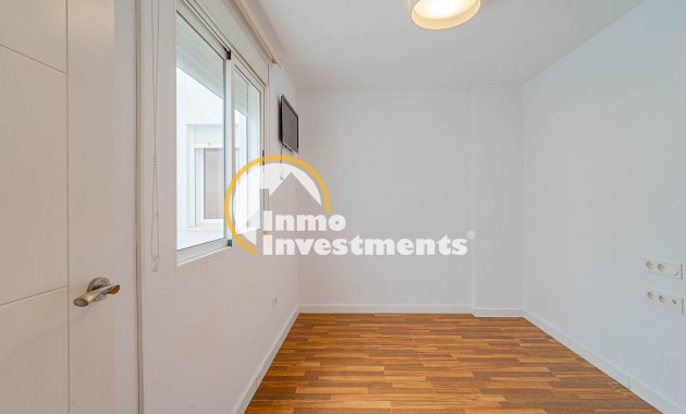 Resale - Apartment - Torrevieja - Torrevieja Centre