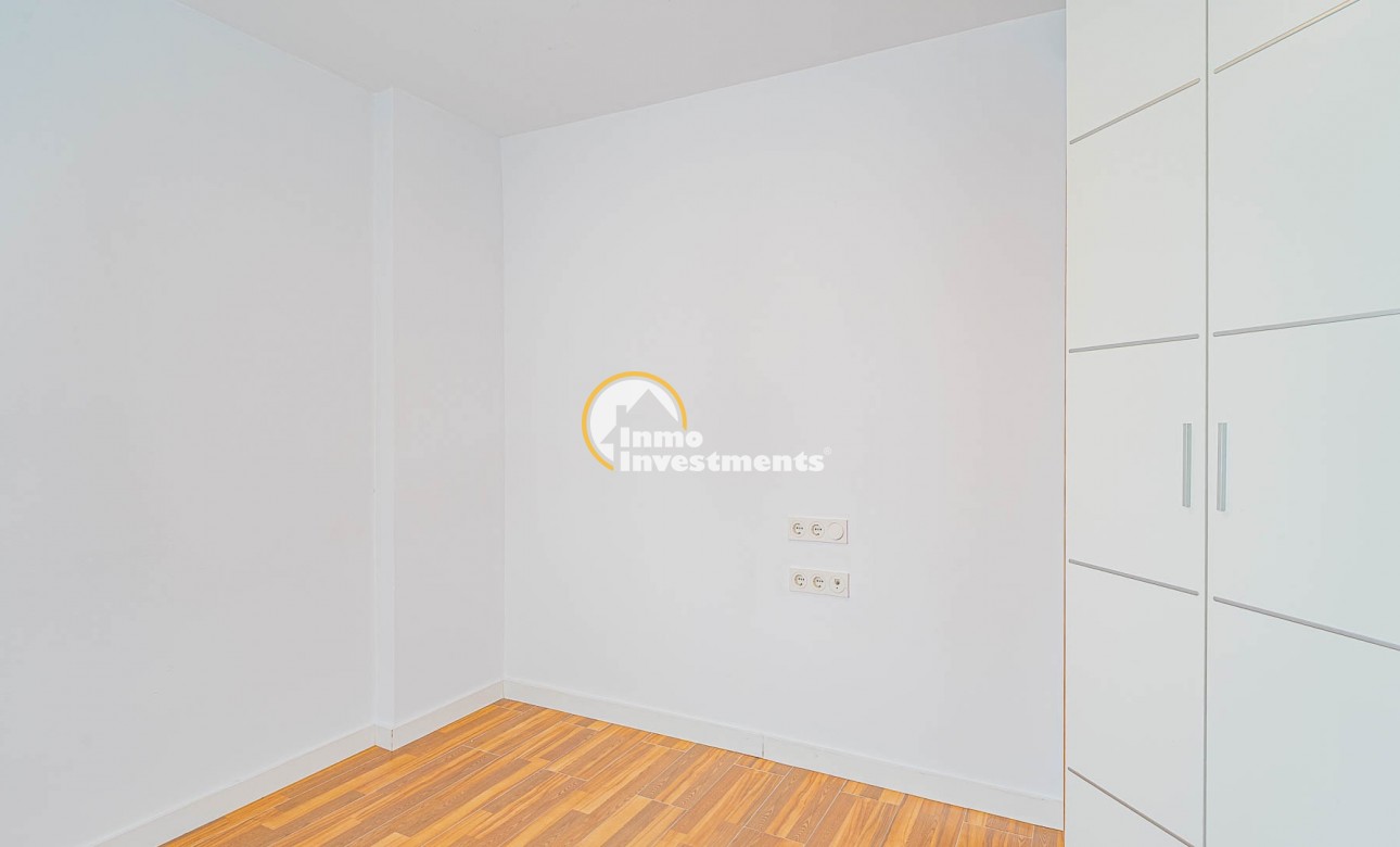 Resale - Apartment - Torrevieja - Torrevieja Centre